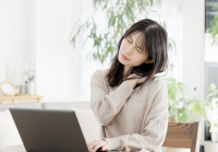 肩こりの女性